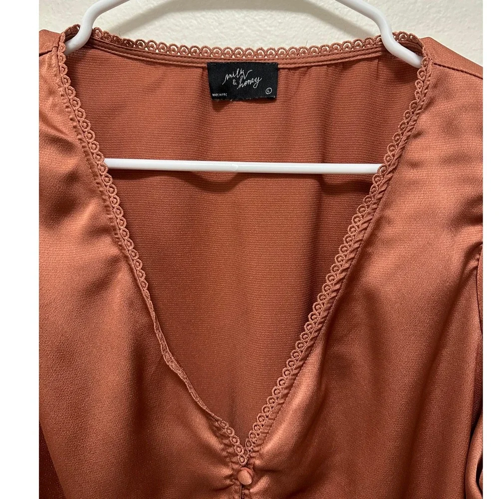 Milly Honey Bronze Satin Lace Trim‎ V Neck Button Front Puff Sleeve Blouse Top L - Picture 5 of 8